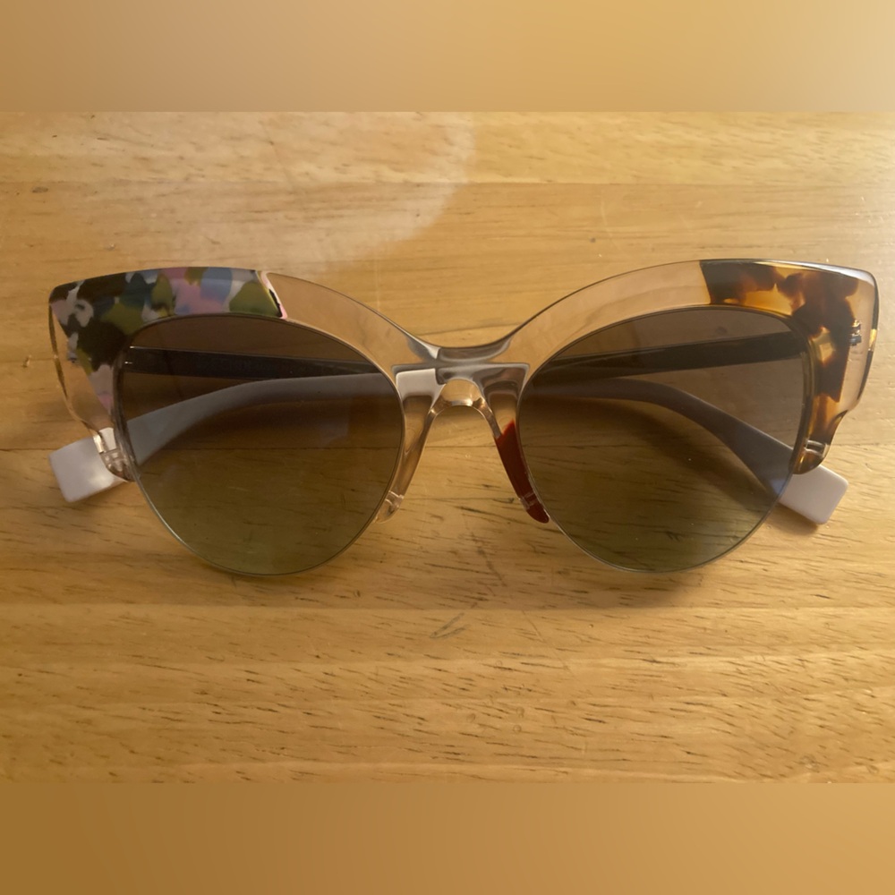 Authentic Fendi Cateye sunglasses - Picture 4 of 5